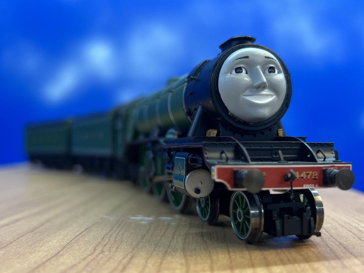 rwsnwr12's tweet image. Rws Flying scotsman made possible with some excellent face designs by @Thomasmodeller1 printed by @TomTeeLegend ! Also big thanks to @EdwardKing02 for the spare body shell! This scotsman was made with the usa tour tenders, chassis, and cab, rest of the loco body is an NRM scot