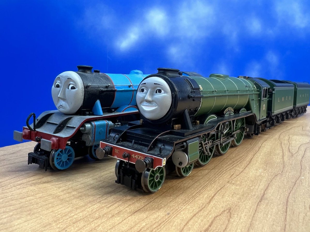 rwsnwr12's tweet image. Rws Flying scotsman made possible with some excellent face designs by @Thomasmodeller1 printed by @TomTeeLegend ! Also big thanks to @EdwardKing02 for the spare body shell! This scotsman was made with the usa tour tenders, chassis, and cab, rest of the loco body is an NRM scot