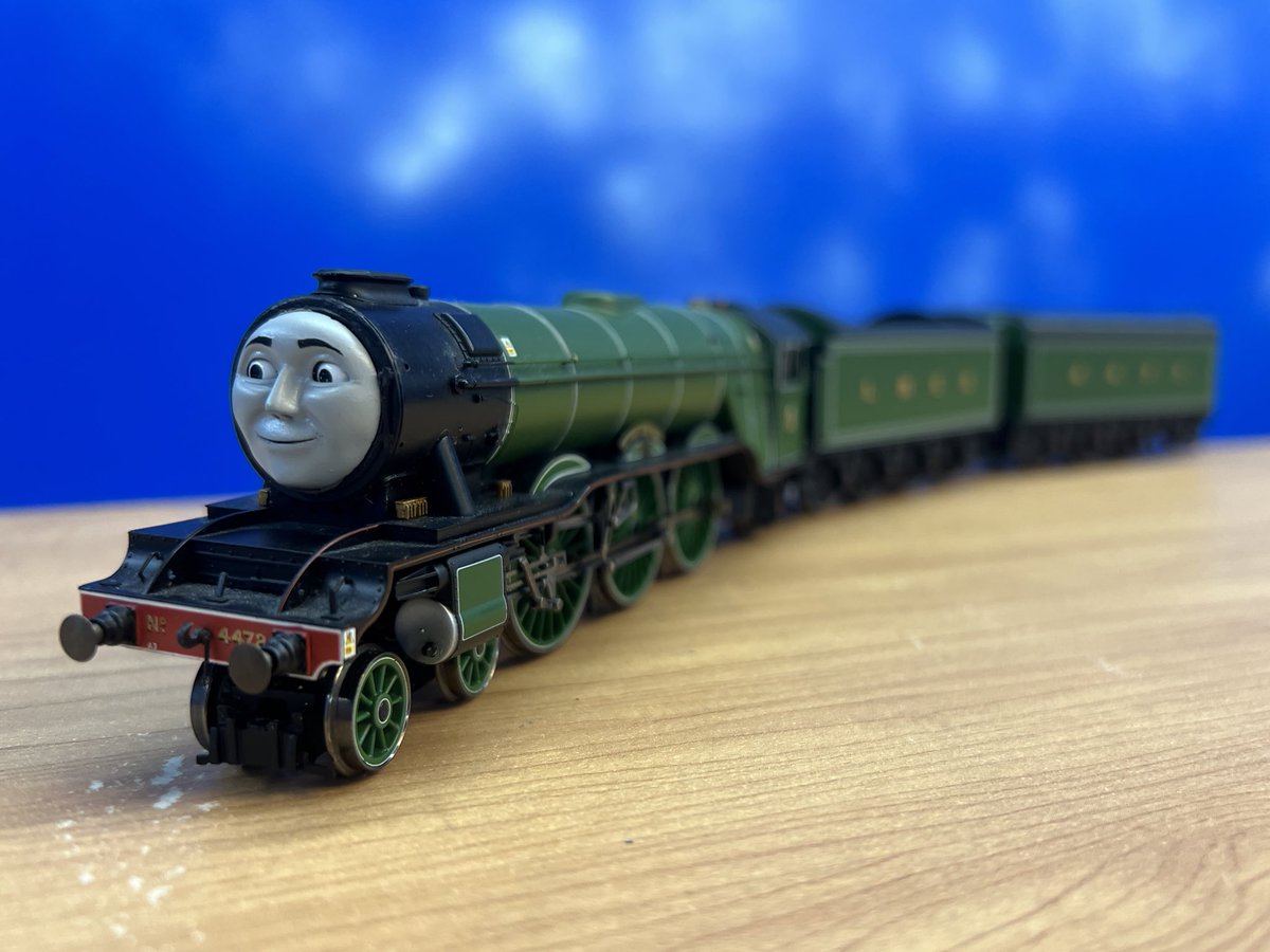 rwsnwr12's tweet image. Rws Flying scotsman made possible with some excellent face designs by @Thomasmodeller1 printed by @TomTeeLegend ! Also big thanks to @EdwardKing02 for the spare body shell! This scotsman was made with the usa tour tenders, chassis, and cab, rest of the loco body is an NRM scot
