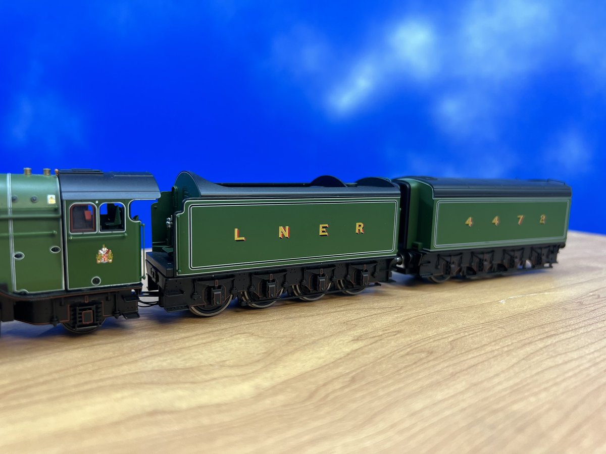 rwsnwr12's tweet image. Rws Flying scotsman made possible with some excellent face designs by @Thomasmodeller1 printed by @TomTeeLegend ! Also big thanks to @EdwardKing02 for the spare body shell! This scotsman was made with the usa tour tenders, chassis, and cab, rest of the loco body is an NRM scot