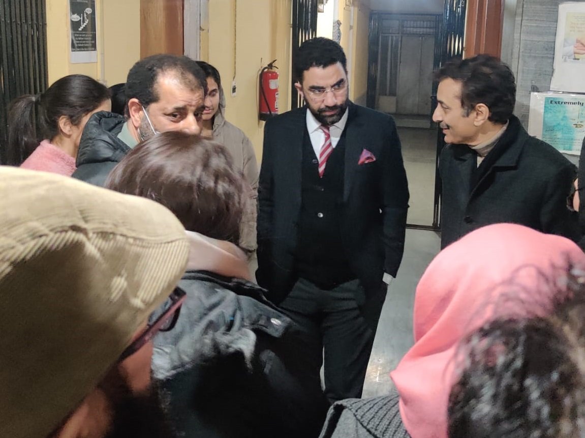 Secretary Health and Medical Education, Dr. Syed Abid Rasheed Shah paid a surprise visit to SMHS Hospital, Srinagar and assessed the healthcare services besides inspecting different units of the institute; asked the concerned for exploring possibilities of provision of lab tests