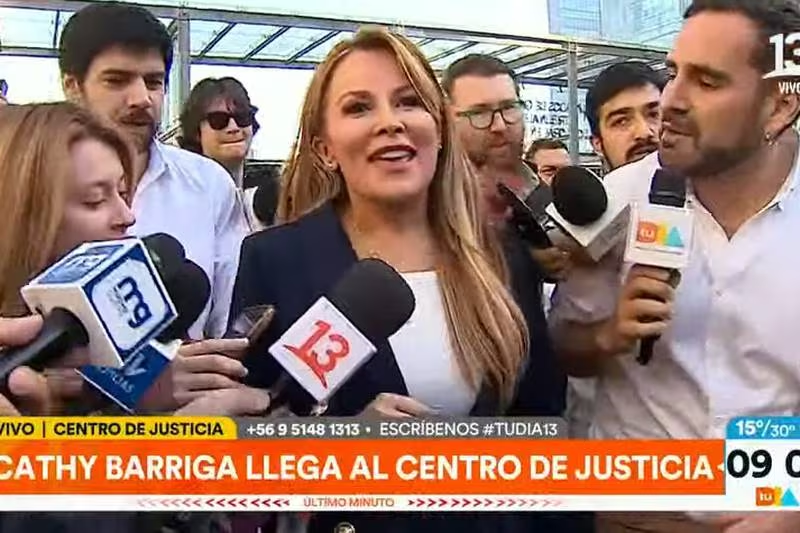 MikeElDemonio2's tweet photo. La justicia es para los privilegiados.
Democracia Viva, cerca de 400 millones, peto y grilletes
Cathy Barriga, mas de 31 mil millones, fashion y con un saco de weas que debiera estar trabajando. https://t.co/FoFiOp8wmi