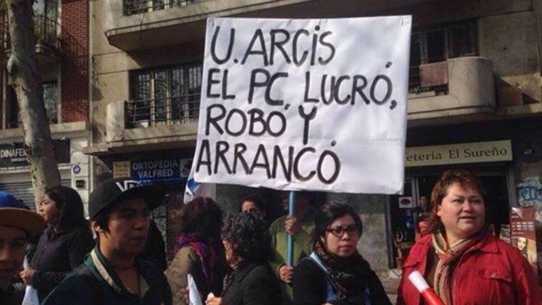 cherrAL62's tweet photo. No olvidar, al control del gobierno está el Partido Comunista. Con el engaño de la #ReformaPrevisional buscarán expropiar los fondos de las AFPs, ese siempre ha sido su gran botín. El PC es madriguera de estafadores, violentistas, delincuentes, terroristas, adictos y pervertidos. https://t.co/eoNQ1joo3u