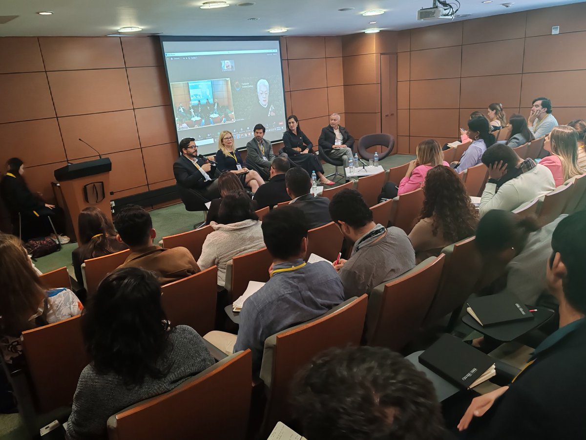 yulderj's tweet image. #AEstaHora Conversatorio: Cómo la economía circular incentiva el desarrollo sostenible y el crecimiento económico en la región.

#Cempre  @FundacionFEMSA,  @TecdeMonterrey, Word Resoueces Institute y @Uniandes

#FelizMartes
#FelizMartesParaTodos
#FelizMartesATodos