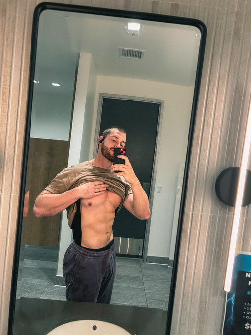 Watch ColtFitness's leaked NSFW photo on TwXstars