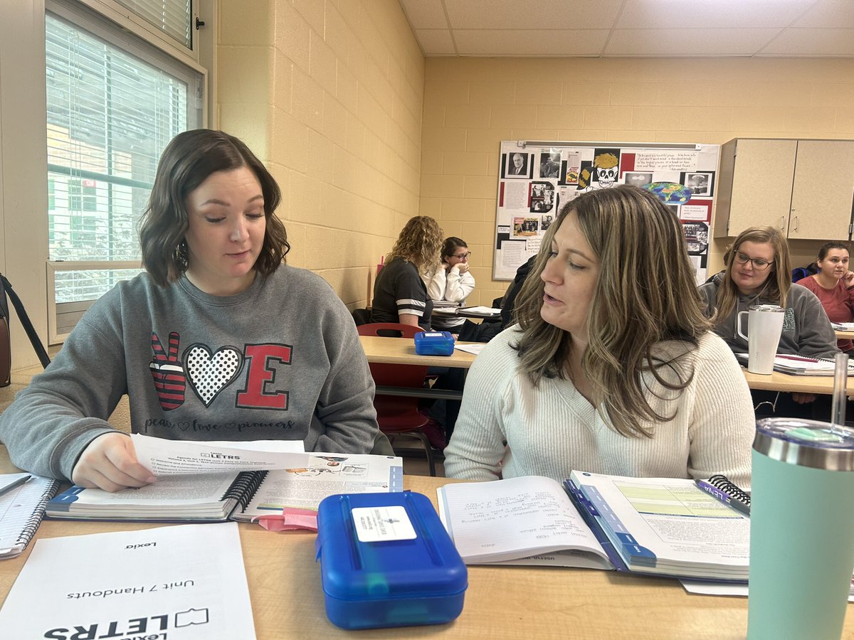 Sentences are the backbone of comprehension. Elyria teachers learn about and collaborate on text-driven comprehension instruction. @Literacyw_Livy @Kelly_Dever_ESC @Martinez_ESCLC @FiorMatthews @ElyriaSchools