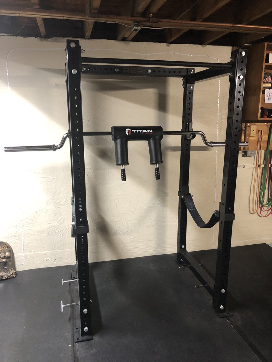Gamer_Strongman's tweet photo. IT’S HERE! The safety squat bar is home and ready to be used! Time to work back up to 400 for reps on this thing. I CANT WAITTT 😆😆😆.

#Fitness #Strongman #Squat #Gains https://t.co/6C2jSEMJJe