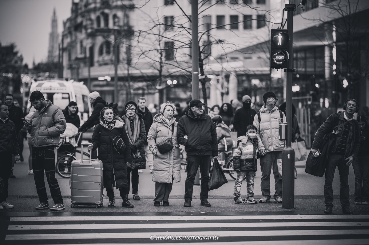 herakles_photo's tweet photo. One thing I love about streetphotography, is the face people have when they walk 😈🤣
SonyA7R3 and Sigma 105mmF1.4
#antwerp #SonyAlpha #streetphotography #fun #weirdfaces #people #sigma #winter https://t.co/HFBHL0iW88