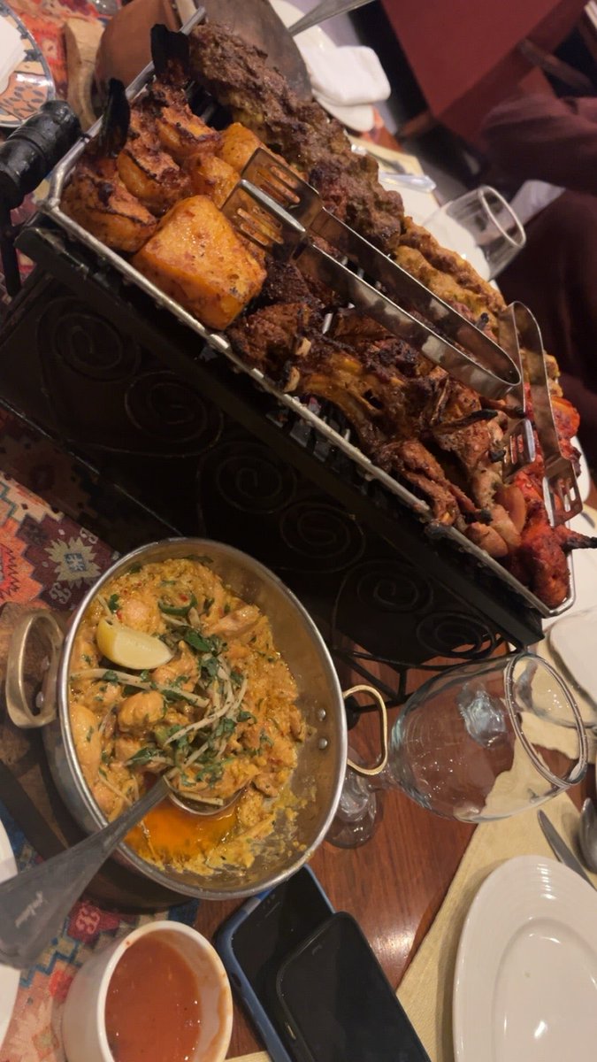 TheSanaK's tweet photo. ..’Feasting On A WeekDay..!’🤩 #WithOfficeBuddies #PostBirthdayThings #Squad #WinterVibes #Tuesday #JanuaryDiaries✨ (@ Spice Bazar in Lahore, Punjab) https://t.co/XUM6FqQRtX https://t.co/rxQC562yY6