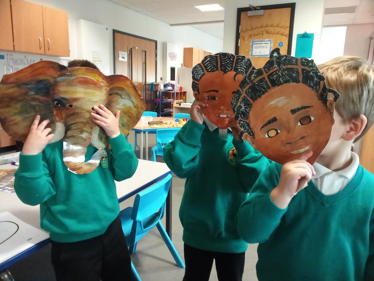 gcpfs1's tweet image. The children have loved this weeks story Handa's Surprise by Eileen Browne and have enjoyed retelling the story with the masks and the fruit bowl. They have also printed some fruits for the baskets. @PrimaryGreat #gcpliteracy #gcpart