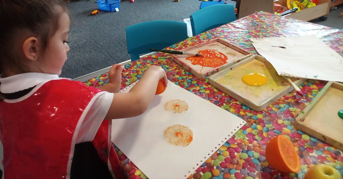gcpfs1's tweet image. The children have loved this weeks story Handa's Surprise by Eileen Browne and have enjoyed retelling the story with the masks and the fruit bowl. They have also printed some fruits for the baskets. @PrimaryGreat #gcpliteracy #gcpart