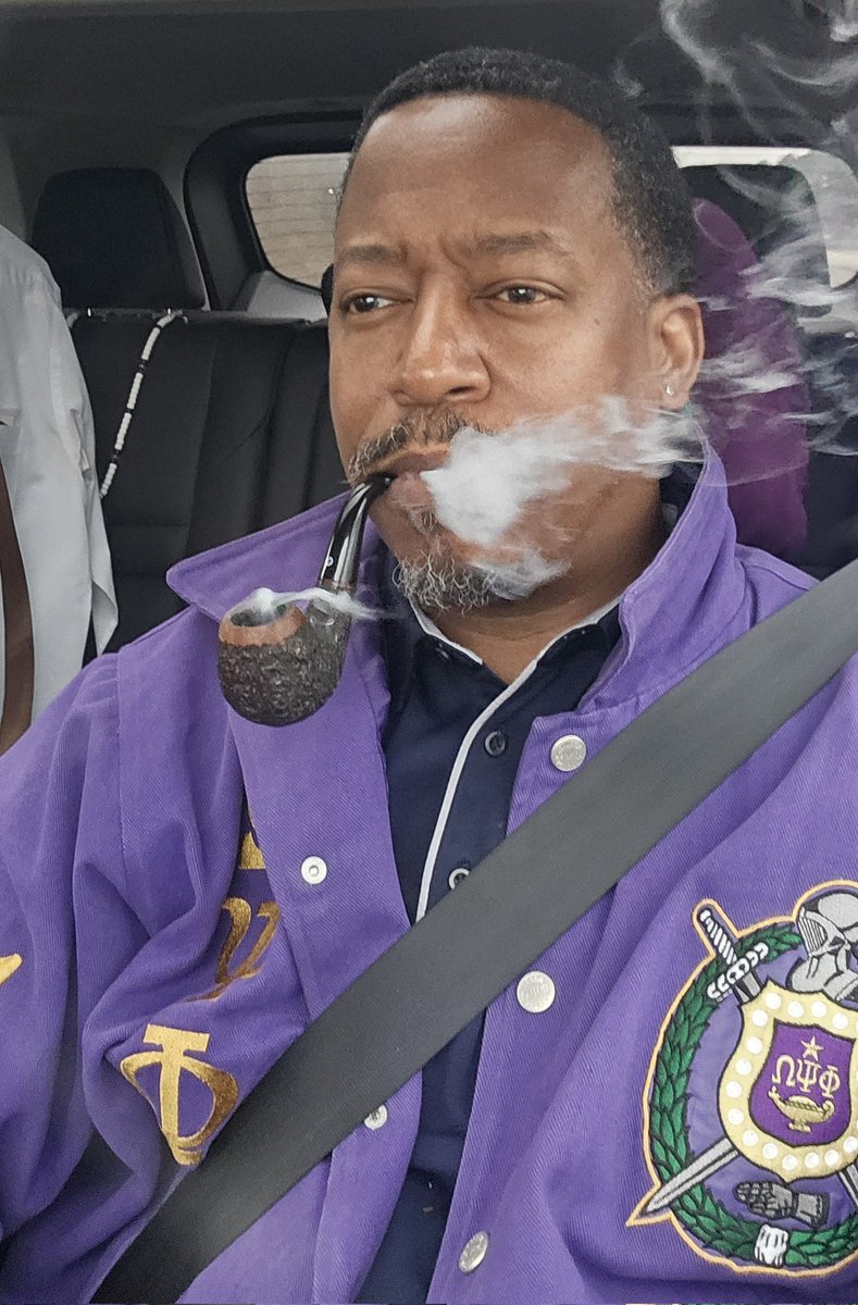 OmegaOT's tweet photo. #pipesmoke https://t.co/8zZVx9Io4e