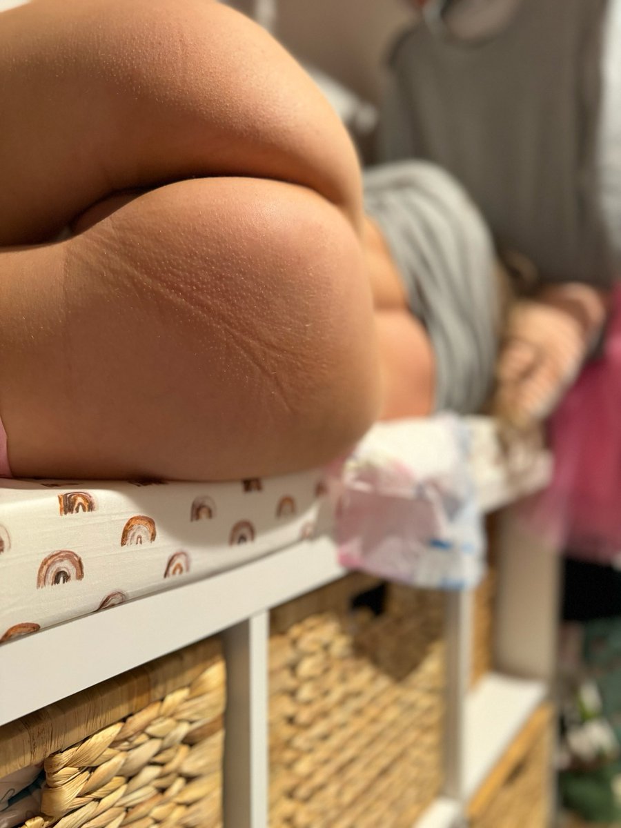 babykayleeheart's tweet photo. Squirmy Brat on the changing table 🥹

#abdl https://t.co/w8y06eNeKj