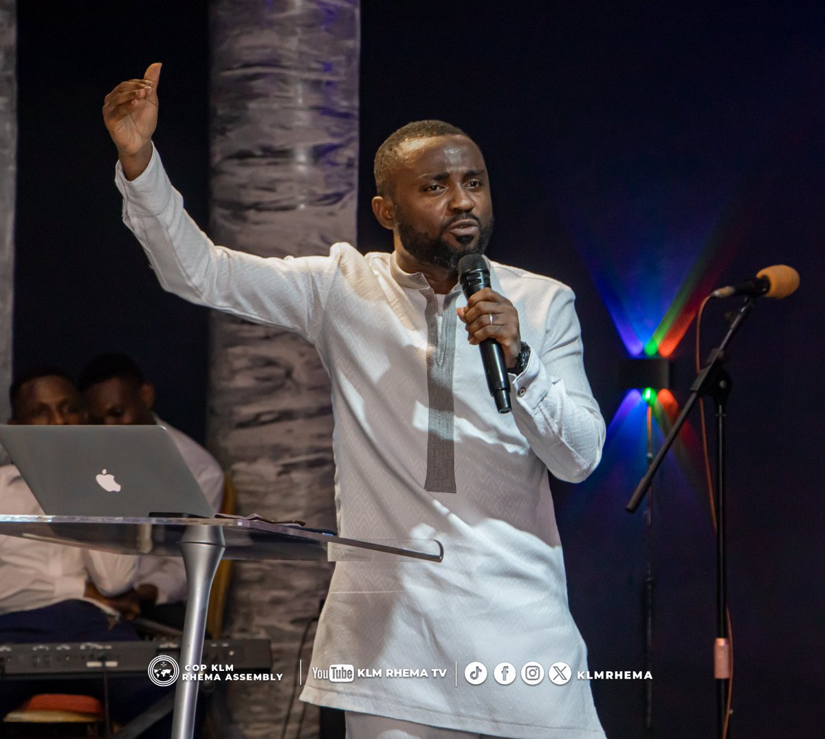 copklmrhema's tweet photo. Genesis 24:26 Then the servant bowed his head and prayed
#SundayService #31stnight  #placeofprayer #copklmrhema #PossessingTheNation https://t.co/qNMfQF2e5G