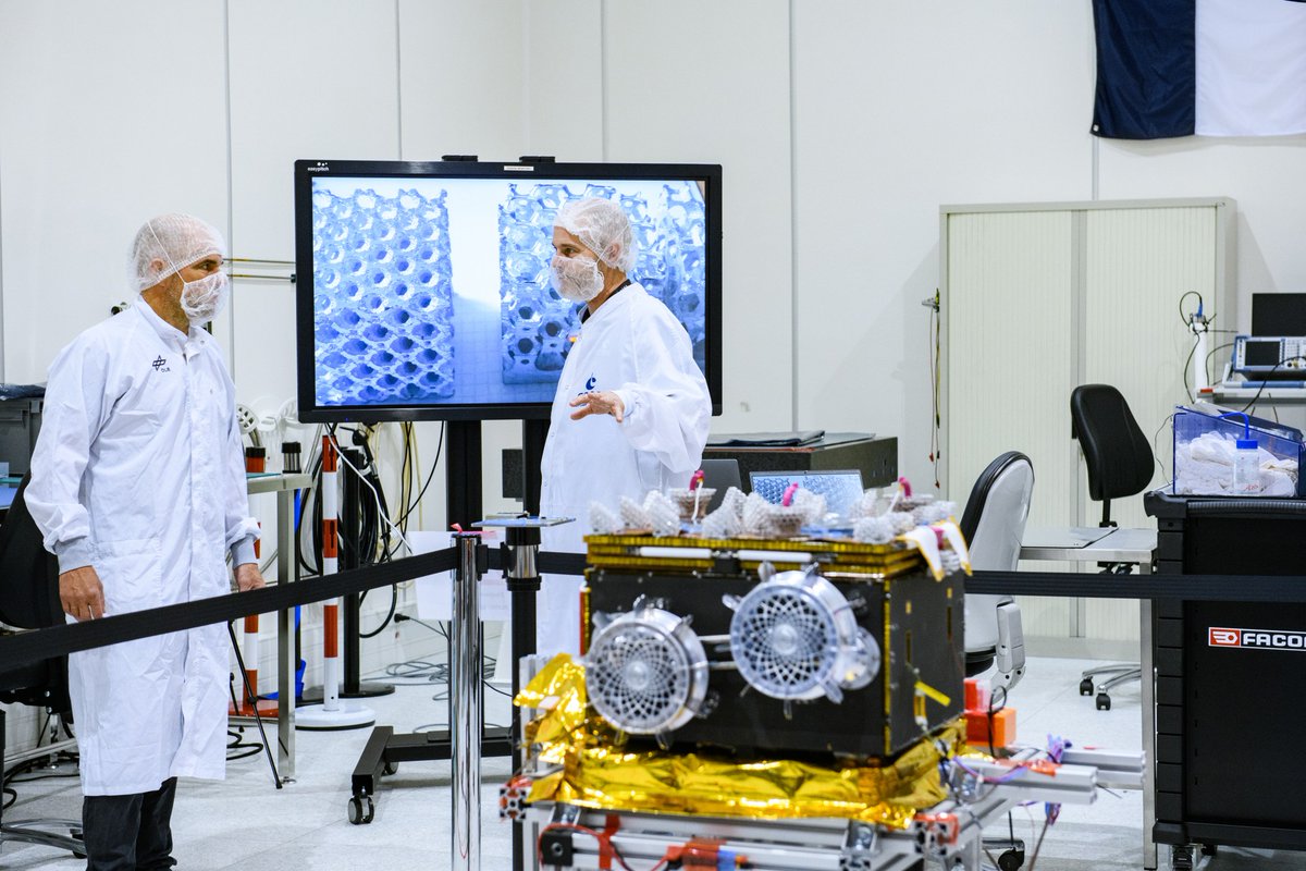 DLR_de (@dlr_de) on Twitter photo Einmal rund um die Welt vor dem Start ins #All! 🚀 #IDEFIX reist nach Japan und wird dort Ende Januar erwartet. 🇯🇵 Als Teil der #MMX-Mission der <a href="/JAXA_en/">JAXA(Japan Aerospace Exploration Agency)</a> soll der deutsch-französische Rover von DLR und <a href="/CNES/">CNES</a> den Marsmond #Phobos erkunden: dlr.de/de/aktuelles/n… Einmal rund um die Welt vor dem Start ins #All! 🚀 #IDEFIX reist nach Japan und wird dort Ende Januar erwartet. 🇯🇵 Als Teil der #MMX-Mission der <a href="/JAXA_en/">JAXA(Japan Aerospace Exploration Agency)</a> soll der deutsch-französische Rover von DLR und <a href="/CNES/">CNES</a> den Marsmond #Phobos erkunden: dlr.de/de/aktuelles/n…