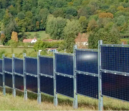 🌞 Harnessing Solar Innovation: The Solar Panel Fence! 🌿 Ever heard of a solar fence? Imagine bifacial solar panels set East and West at a 90-degree angle, utilising just 10% of the land compared to conventional ground-mounted systems. 🔍 Gridcog's Year-Long Study: Comparing…
