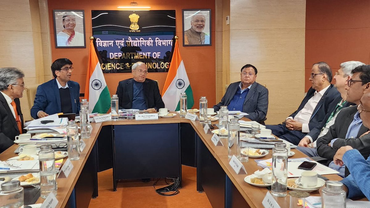 karandi65's tweet photo. The 1st meeting of Mission Governing Board (MGB) of National Quantum Mission (NQM) was held under the chairmanship of Dr. @AjaiChowdhry, Founder @hcltech. Implementation strategy of the Mission & crucial timelines were finalised.

NQM approved by the Union Cabinet on 19th April 2023 for implementation by @IndiaDST for a period of eight years for seeding , nurturing & scaling scientific and industrial R&D and creating a vibrant & innovative ecosystem in Quantum Technology (QT), is expected to setup four mission hubs in Quantum Computing, Quantum Communication, Quantum Sensing & Metrology and Quantum Materials & Devices, which will essentially be consortia of academia, R&D labs, and industry. The Call for Proposals will be released on 20th January.

Prof. @AjaySoodIISc, @PrinSciAdvGoI, @DrVKSaraswat49, Member @NITIAayog, Dr Samir K Kamat, Secretary DD R&D & Chairman @DRDO_India, Dr Rajat Moona, Director @iitgn representatives from Department of Space, @DAEIndia, @GoI_MeitY, @DoT_India, Dept of Expenditure along with several DST officials attended the meeting.