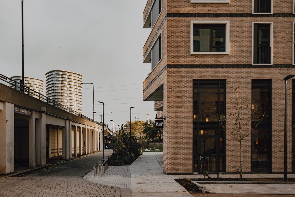 flux_bros's tweet photo. Wallbrook Gardens, Canning Town https://t.co/aAqDTJIiCD
