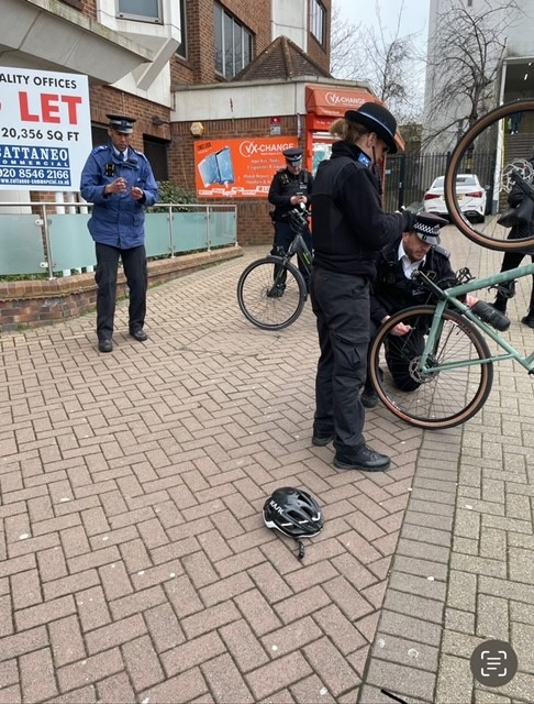 MPSKingston's tweet image. #BIKEMARKING | After last weeks success, Kingston SNT are back by popular demand offering  FREE bike marking.

You can find them outside #Surbiton train station on Friday 19th Jan from 0800-1000hrs.

Future events can also be found at 👇

bikeregister.com