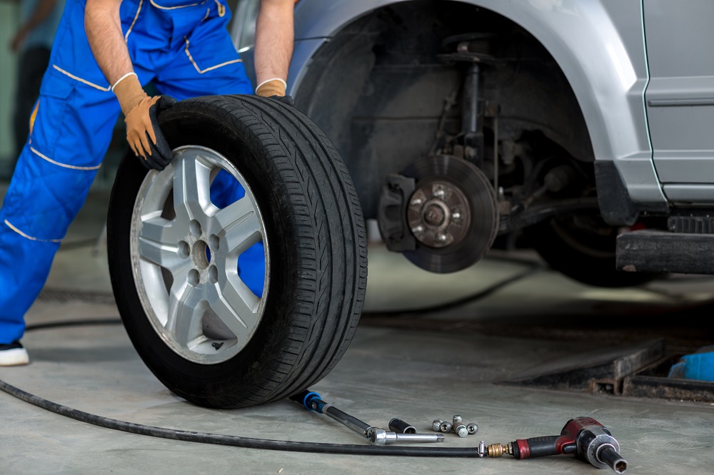 TonsofTires's tweet photo. We strive to keep all our clients up-to-date on the status of their tire replacement projects. Our team is available for any questions or concerns you may have along the way. Check out our website for more information!

#TireReplacement #IndianapolisIN https://t.co/bh1C9Yfo0T https://t.co/6bmW15X3kW