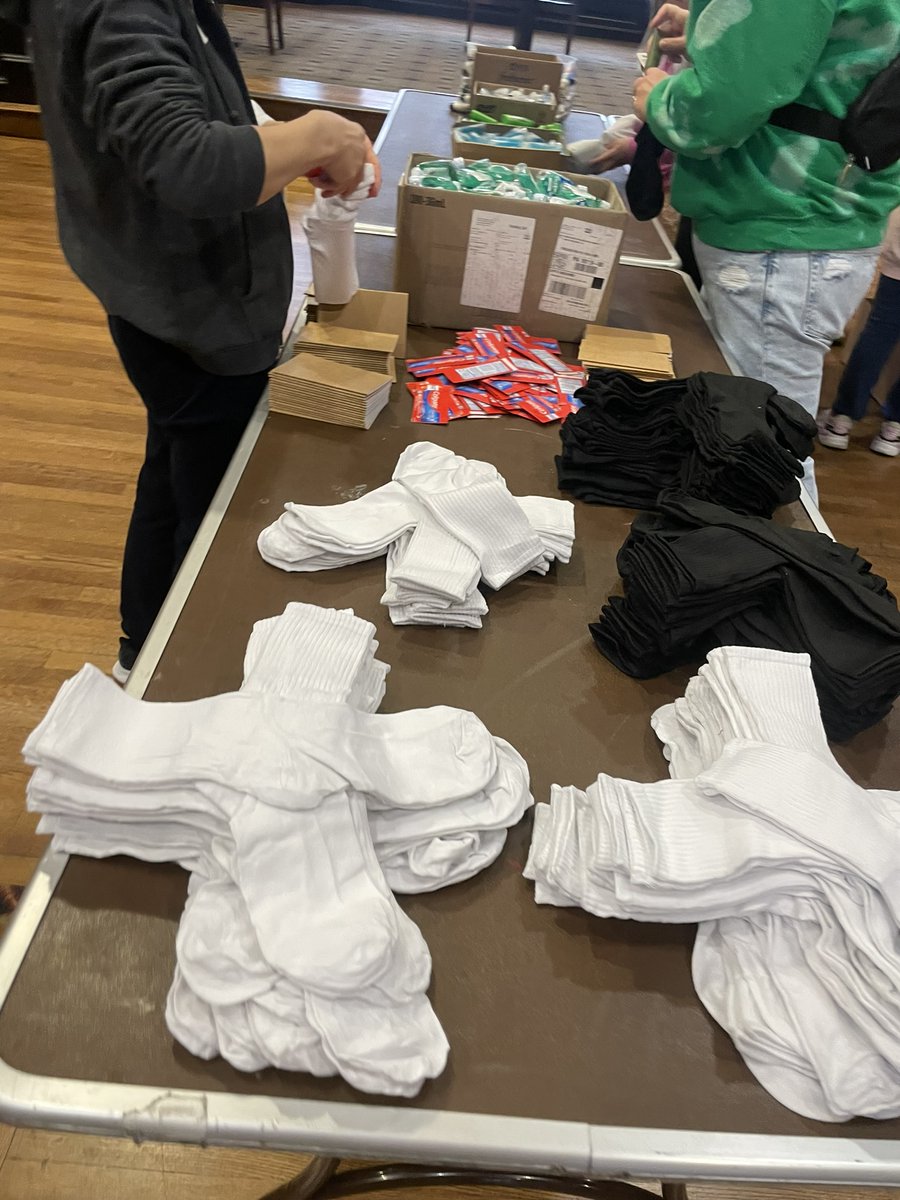 Shout out to our many @AmeriCorps members who served yesterday on #MLKDayofService . Here are some photos of the @AmeriCorpsNxStp members @TempleUniv and our @PromiseCorpsPHL members serving with @AARCPenn