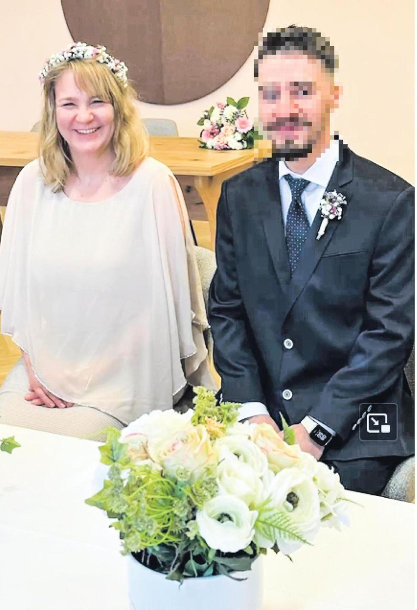 ju_khatib's tweet photo. In Österreich wollten ein Kurde und eine Österreicherin heiraten und saßen beim Standesamt, als die Beamtin aufstand, kurz rausging und mit Beamten des Fremdenwesen und Asyl wieder reinkamen, die den Mann verhafteten.
Statt zu Heiraten wurde der Mann in Abschiebehaft gesetzt! https://t.co/TiApP4aqLV