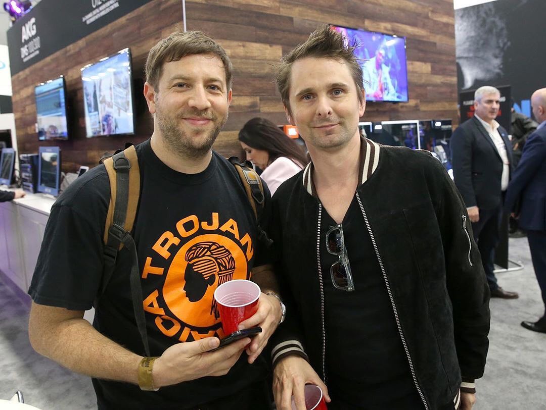 maria_nero's tweet photo. Jan 16 2020 #MuseHistory @mattbellamy hanging out at @thenammshow promoting the @mansonguitarworks Meta Series, chilling with whiskey in a Solo cup, just being cool.
#MattBellamy #NammShow2020 #whiskeyinasolocup #ultimatecool #metaseries #mansonguitars https://t.co/PJLyGucrbJ