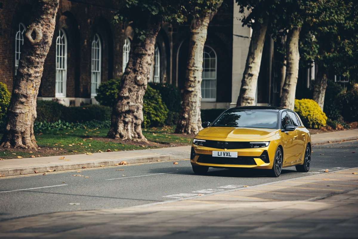 SlatersVauxhall's tweet photo. Drive in style and comfort with the #VauxhallAstra - with it’s heated steering wheel and heated seats, you’ll always be ready to face those cold mornings. 🍁🚗 https://t.co/AtdSGGY1S8