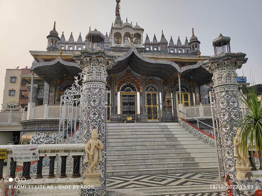 TanviSolanki_'s tweet photo. @AdaniPriti @gautam_adani @AbhayShah11 @AmitShah @JainMedia @JagoJainJagore @heritageofjains @archehistory @spreadjainism @Republic_Bharat सम्मान के साथ कलकत्ता ले आए और मंदिर में स्थापित कर दिया।✨
यह मंदिर पारसनाथ जैन मंदिर के नाम से जाना जाता है। ❤️🙏
Kolkata Jain Temple Complex
Location: Gouribari, Maniktala, Kolkata, West Bengal
#jaintemple #jaintemplesofindia #Shwetambar #kolkata #Jainism #JainTeerth https://t.co/gpNq91KKfs