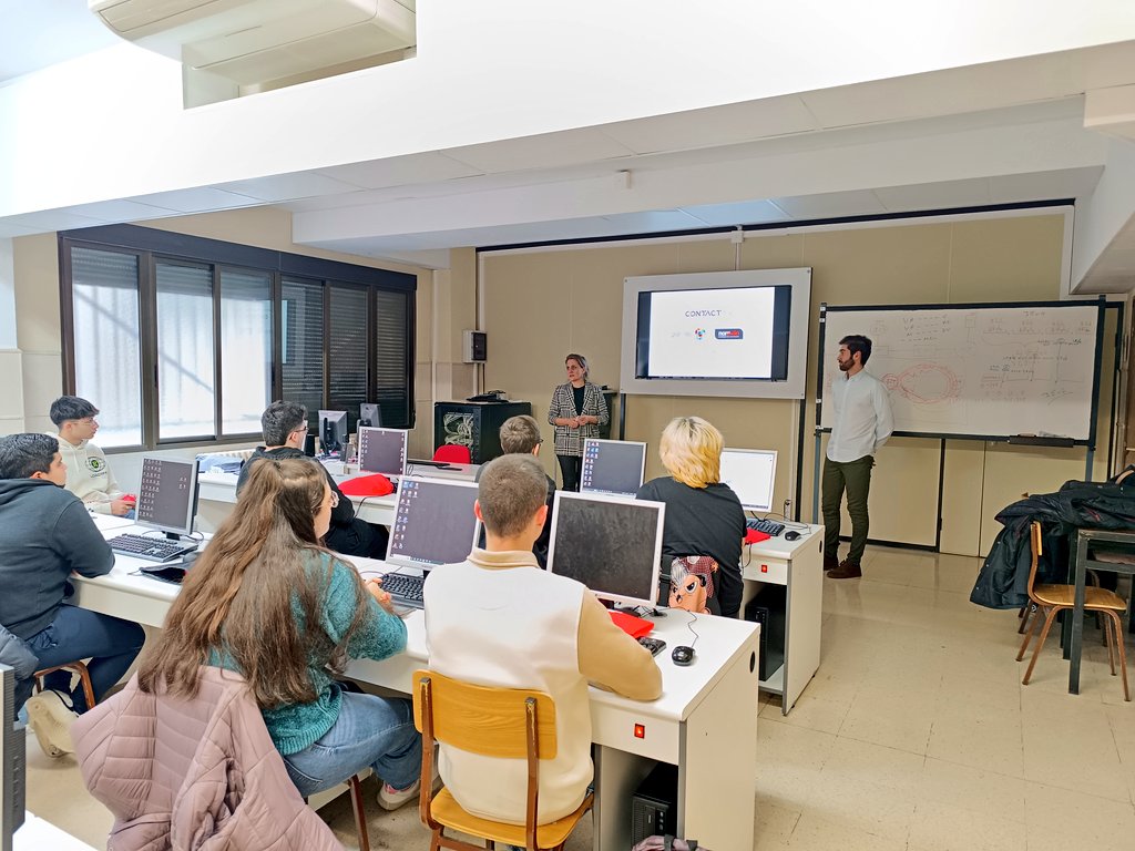CyberlurEs's tweet photo. Nueva sesión de visitas #Contacttic está vez en @CDidactico de Valladolid, para sus alumnos de sistemas microinformáticos y redes con las empresas @proconsi @HardtronicST @WeAreAltia y #Noravan. Un placer conocer a los futuros profesionales #TIC https://t.co/KzHprdthA8