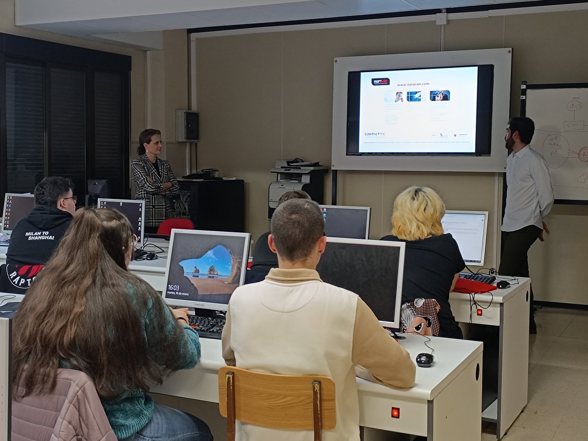 CyberlurEs's tweet photo. Nueva sesión de visitas #Contacttic está vez en @CDidactico de Valladolid, para sus alumnos de sistemas microinformáticos y redes con las empresas @proconsi @HardtronicST @WeAreAltia y #Noravan. Un placer conocer a los futuros profesionales #TIC https://t.co/KzHprdthA8