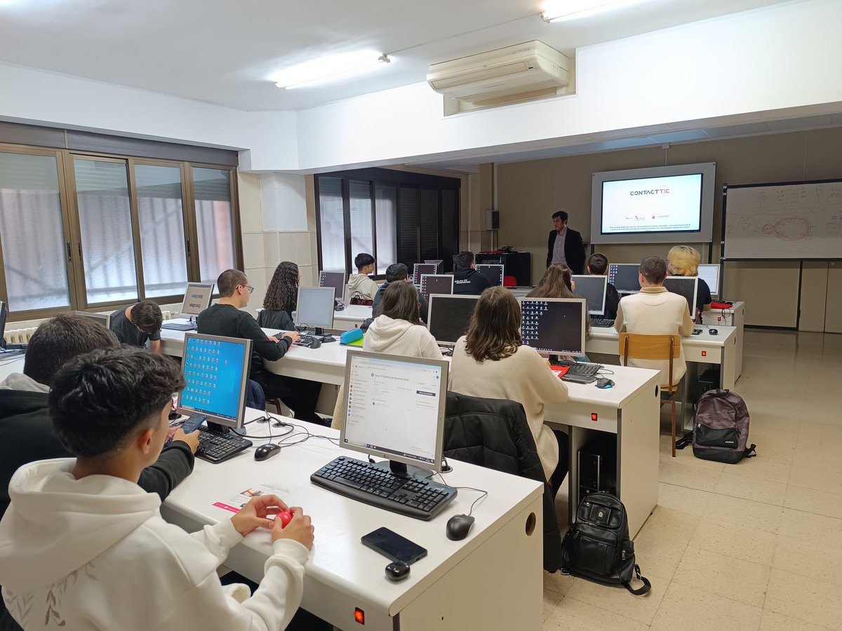 CyberlurEs's tweet photo. Nueva sesión de visitas #Contacttic está vez en @CDidactico de Valladolid, para sus alumnos de sistemas microinformáticos y redes con las empresas @proconsi @HardtronicST @WeAreAltia y #Noravan. Un placer conocer a los futuros profesionales #TIC https://t.co/KzHprdthA8