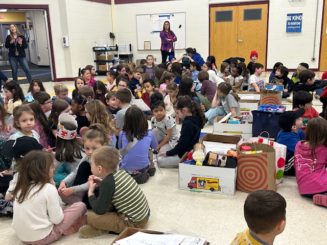 👏BRAVO, BRIARWOOD! This year’s “Day of Giving” at Briarwood was last Friday and benefited REACH Advocacy, a local non-profit that provides emergency shelter for the homeless. Each grade (K-3) collected different items to donate to REACH/Project Haven at the Martin Luther King