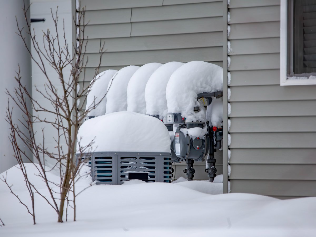 When the temperature drops, be mindful of snow and ice around your gas meter. Keep it clear to ensure proper ventilation and prevent potential hazards. Find more extreme weather safety tips: atco.link/weathersafety