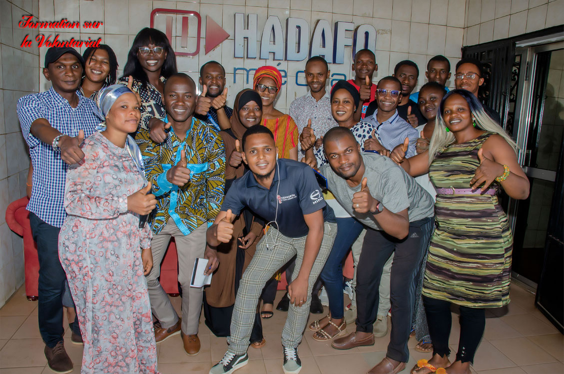 Inspirante séance d'information sur le volontariat avec l'équipe de @HadafoMedias à Conakry, animée par nos jeunes dynamiques @UNVolunteers 💪 Ensemble, cultivons le pouvoir du volontariat pour un impact durable. @OnuGuinee @UNV_ROWCA @moussayerobah @ONG_F2DHG