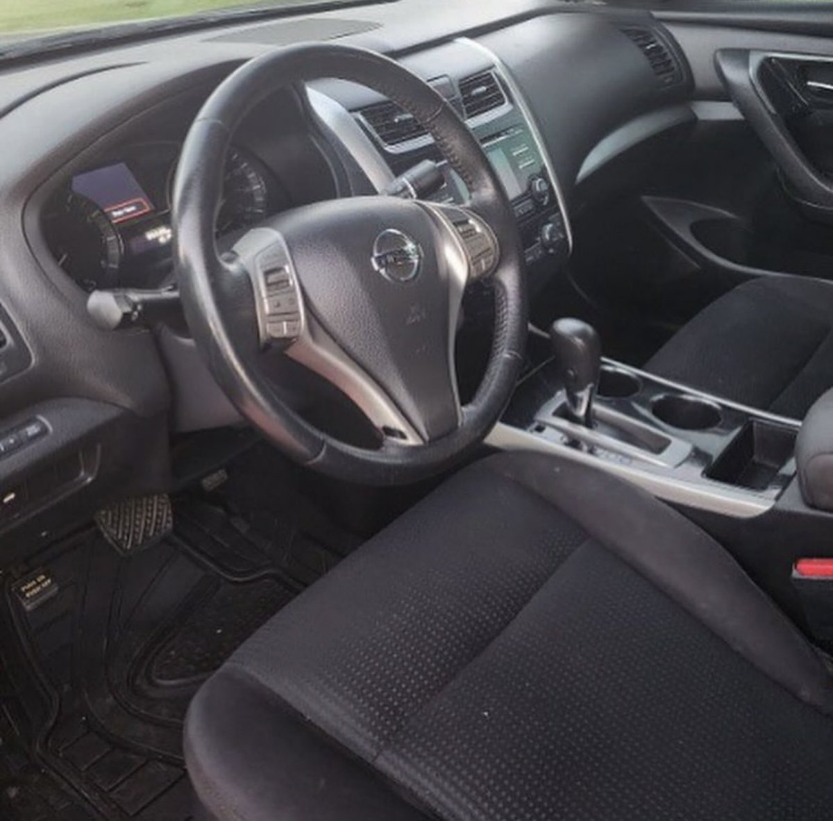 ChikoHaddy's tweet photo. 2014 Nissan Altima with 75k miles very clean #Forsale https://t.co/Gp0Z1NDQex