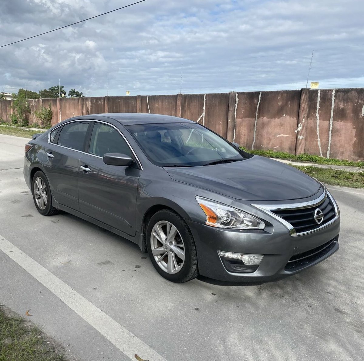 ChikoHaddy's tweet photo. 2014 Nissan Altima with 75k miles very clean #Forsale https://t.co/Gp0Z1NDQex