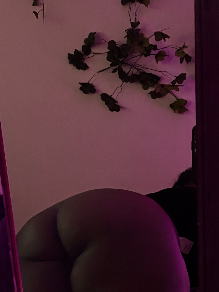 Malaniiprofect2's tweet photo. Come admire my ass , with your cash 💳🧎♂️💕,, #buyingcontent #sellingcontent #betapig #findom #ebony ,, come be mommy’s good boy 👩🏾🍼. 💕 https://t.co/g9Iqkl08ZE