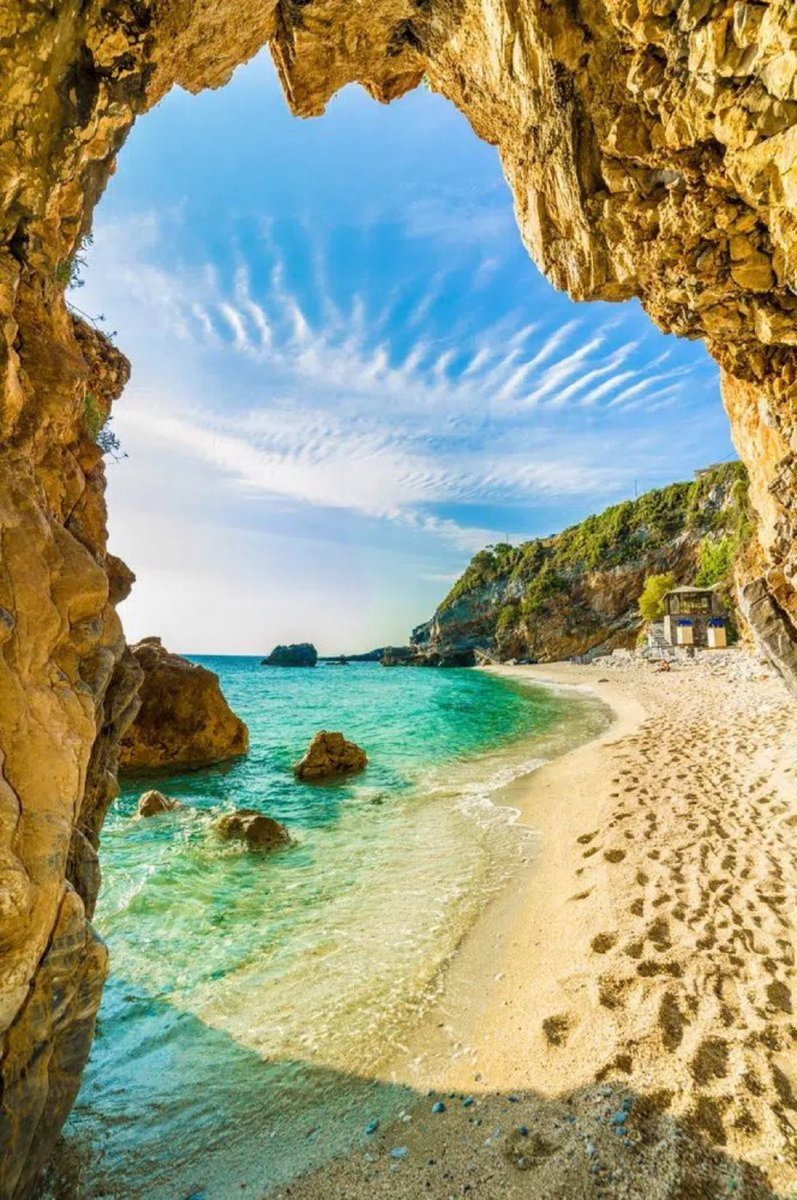 viewsoff's tweet photo. Beach in Italy. https://t.co/Caje9fRqUl
