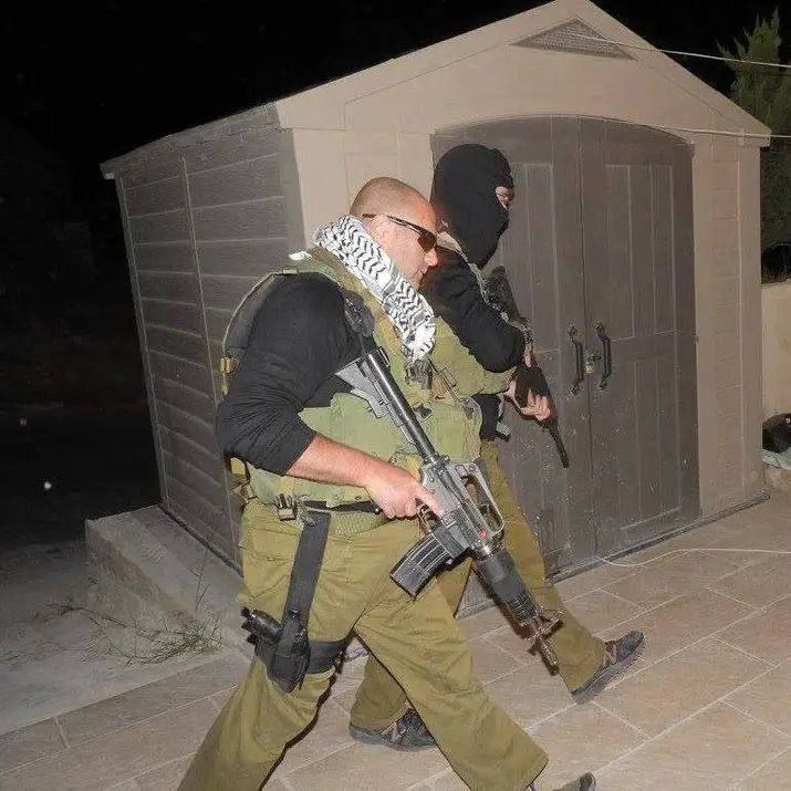 SomayehFarsIran's tweet photo. Fotos do treinamento de grupos terroristas por oficiais do Mossad em um local que foi alvo de mísseis balísticos iranianos na noite passada. https://t.co/QrpPFHYNtO