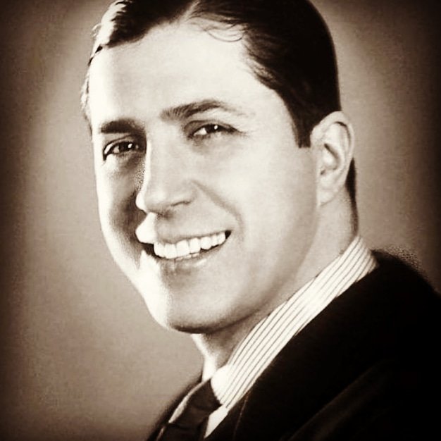 #BuenMartes HOY #LaHoraDelMaestro vida y obra de #CarlosGardel #TheBest 17 a 20 en #PorLaVuelta actualidad + info + #Tango en cada atardecer porteño! aire <a href="/la2x4/">La 2x4</a> #BuenosAires <a href="/gcba/">Buenos Aires Ciudad</a> <a href="/datacultura/">BA Cultura</a> <a href="/MuseoGardel/">Museo Carlos Gardel</a> <a href="/anibaltroilo/">anibaltroilo</a>