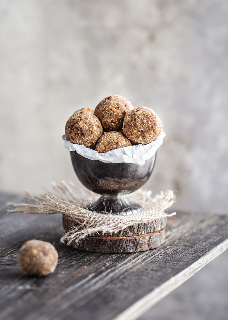 RainbowKitchen's tweet photo. 3-Ingredient Peanut Balls - a delicious healthy treat full of nutrients and healthy fats. Plant-based, gluten-free, soy-free, and grain-free.
Get the recipe: https://t.co/IvnD7WsFqP https://t.co/bjPHZDXsei
