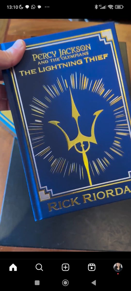 heroipercy's tweet photo. A EDIÇÃO DE COLECIONADOR DE PERCY JACKSON COM O MAPA DO ACAMPAMENTO MEIO-SANGUE 😭😭😭😭 EU MORRERIA PIR UM DESSES https://t.co/gazogLz0WU