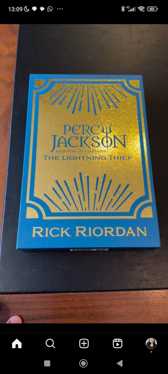 heroipercy's tweet photo. A EDIÇÃO DE COLECIONADOR DE PERCY JACKSON COM O MAPA DO ACAMPAMENTO MEIO-SANGUE 😭😭😭😭 EU MORRERIA PIR UM DESSES https://t.co/gazogLz0WU