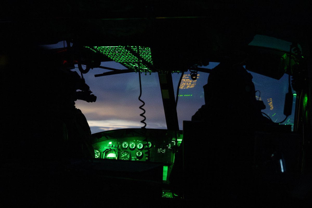 RCAFOperations's tweet image. 🌙 Sci-Fi vibes with 439 Combat Support Squadron! 💫 Last night in the Bagotville area, the #RCAF CH-146 Griffon crew honed their night search and rescue skills 🚁#NightTraining #SearchAndRescue @RCAF_ARC