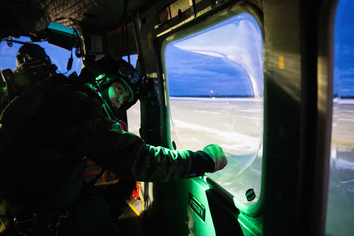 RCAFOperations's tweet image. 🌙 Sci-Fi vibes with 439 Combat Support Squadron! 💫 Last night in the Bagotville area, the #RCAF CH-146 Griffon crew honed their night search and rescue skills 🚁#NightTraining #SearchAndRescue @RCAF_ARC