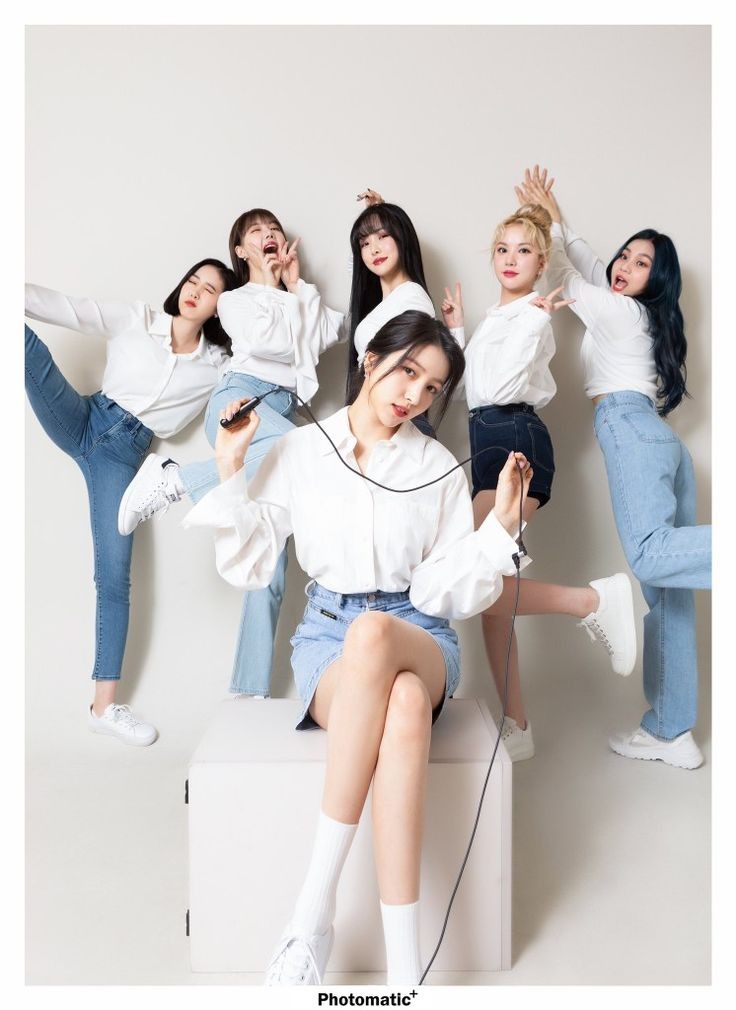 MFRDofficiaI's tweet photo. Defining love, togetherness, and brilliance for nine remarkable years. Growing more enchanting, showcasing unrivaled talent, and embodying genuine unity. Happy 9th Anniversary to GFriend sunbae-nim! 🎉💖

GFRIEND 9TH ANNIVERSARY
#9YearsWithGFRIEND
#여자친구와_버디의_9년 https://t.co/4lFBSG9w5F