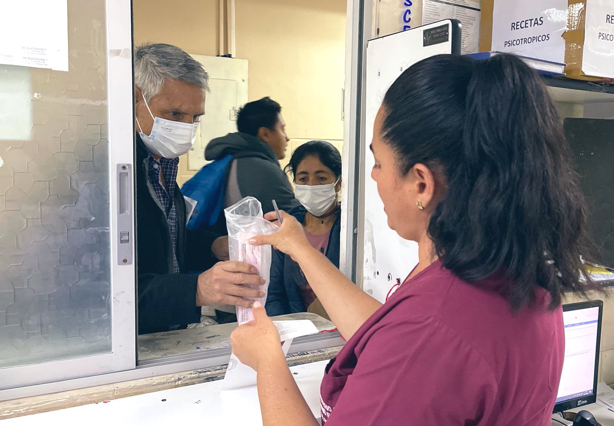 HIAyoraLoja's tweet photo. #ElNuevoEcuador | En el @HIAyoraLoja retomamos la operatividad y atención en Consulta Externa. Los pacientes reciben atención oportuna en todas sus especialidades. 
#EcuadorPrimero 
#DefiendeTuBandera
#10E https://t.co/7wjvTMaSeu