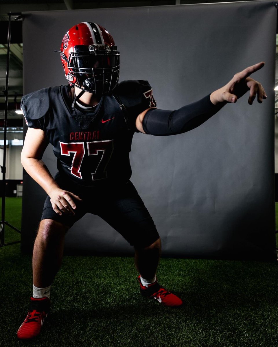 Lucasjohnson_77's tweet photo. Had a great time at my official visit thank you @CoachFisk for the invitation and @IssiahSmith4 for hosting me, can’t wait to spend the next 4 to 5 years here. @CoachRipken @MFerriter @BrandonHuffman @jakewhitman @NickFarman55 https://t.co/LtdXdjYuAl