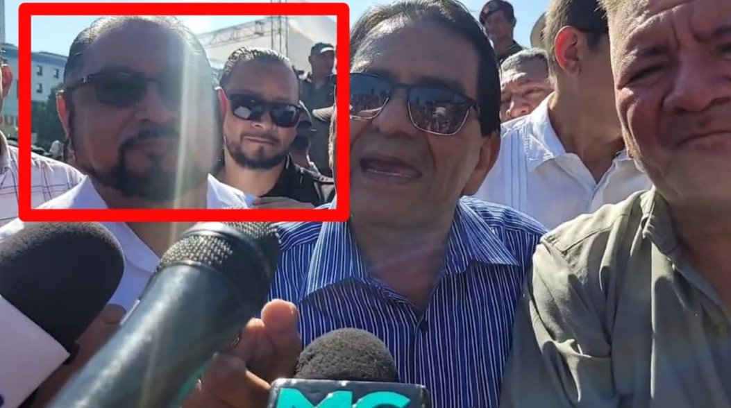 alertanoti's tweet photo. JOEL SÁNCHEZ Y MARVIN REYES ALIAS "SINIESTRO" SALEN A PROTESTAR CONTRA LA REELECCIÓN DE NAYIB BUKELE
El candidato presidencial del partido ARENA, Joel Sánchez se unió a Marvin Reyes, alias "Siniestro". Protestan en contra de la reelección del Presidente, Nayib Bukele.
Joel Sánchez busca ser presidente de El Salvador, devolviendo al poder al partido ARENA, partido que gobernó al país durante 20 años.
Marvin Reyes por su parte es un ex policía que utiliza a su servicio al denominado Movimiento de Trabajadores de la Policía MTP.
Este sujeto usa a su conveniencia "tema sociales" para hacer oposición a "gobiernos de turno" y hacer de los Movimientos Sociales su forma de vida y financiamiento personal.
A Marvin Reyes se le ha visto también junto a personajes de oposición como la diputada Claudia Ortiz del Partido VAMOS, para salir a gritar a las calles en contra del Gobierno de Bukele.